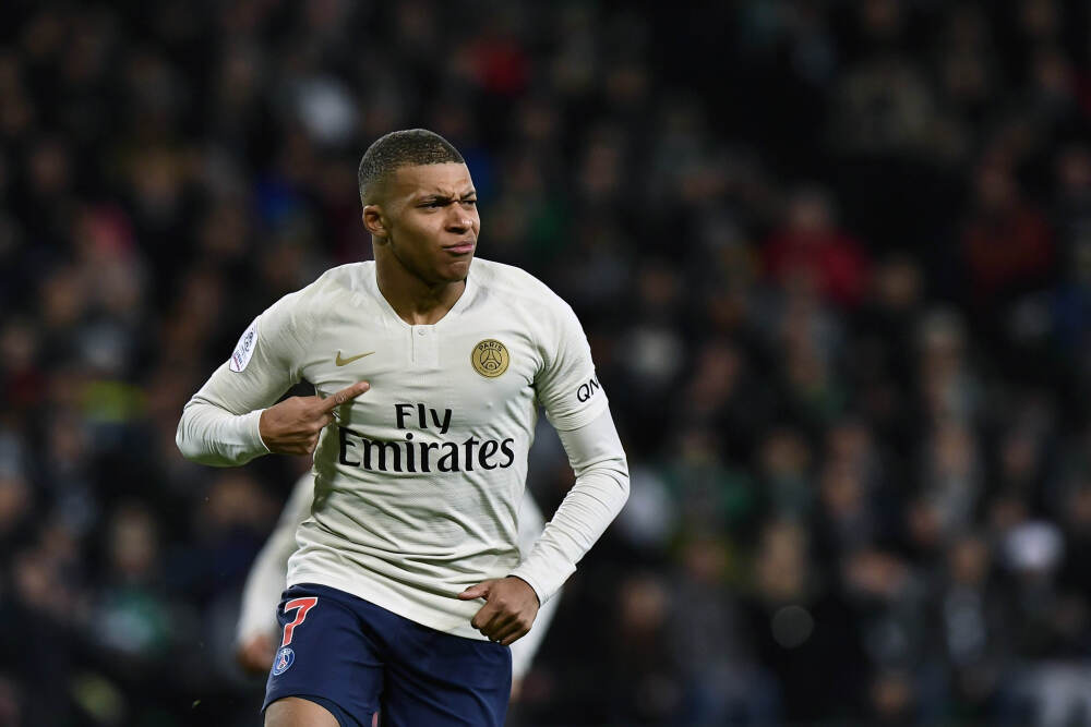 意外！网传参与打假球的中超冠军队主力后卫，如今现身教练培训班